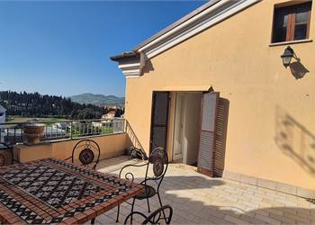 APPARTAMENTO PRIMO PIANO – TRIFAMILIARE 