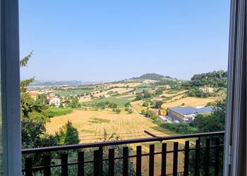 Appartamento con vista panoramica e garage doppio 